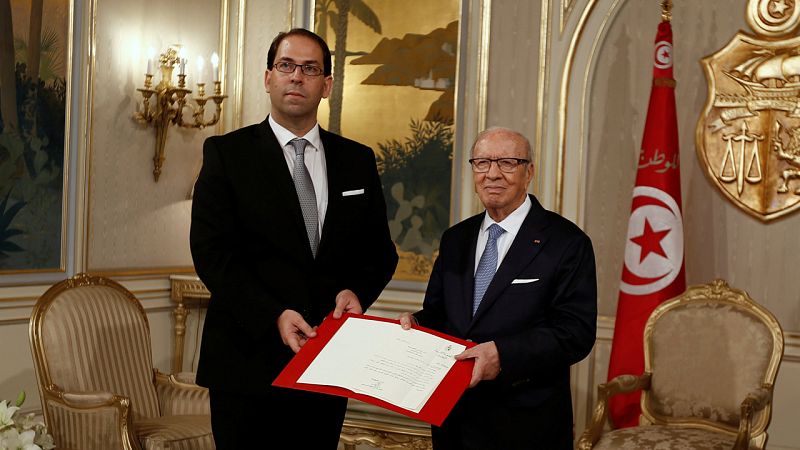 Túnez estrena al primer ministro más joven de su historia, Yousef Chahed
