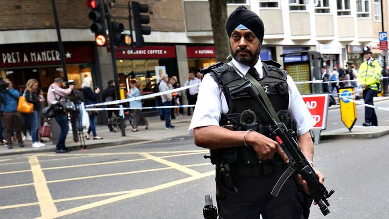 El atacante del apuñalamiento de Londres tiene "posibles problemas mentales" y "no está radicalizado"