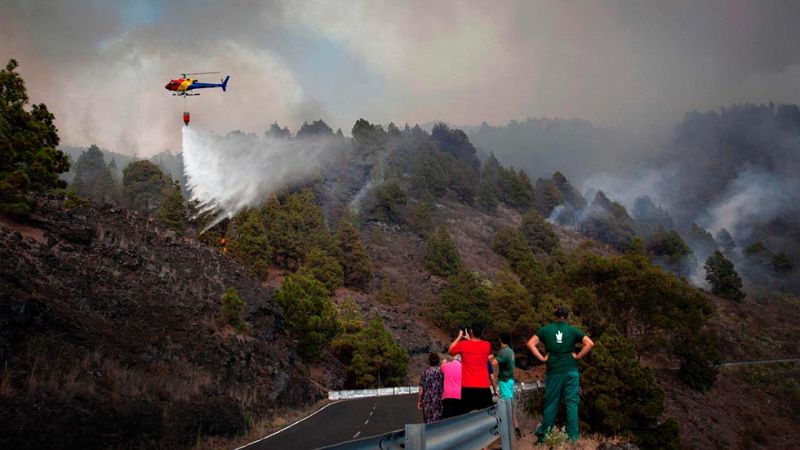 El calor y el viento dificultan la extinción del incendio de La Palma que afecta a más de 3.000 hectáreas