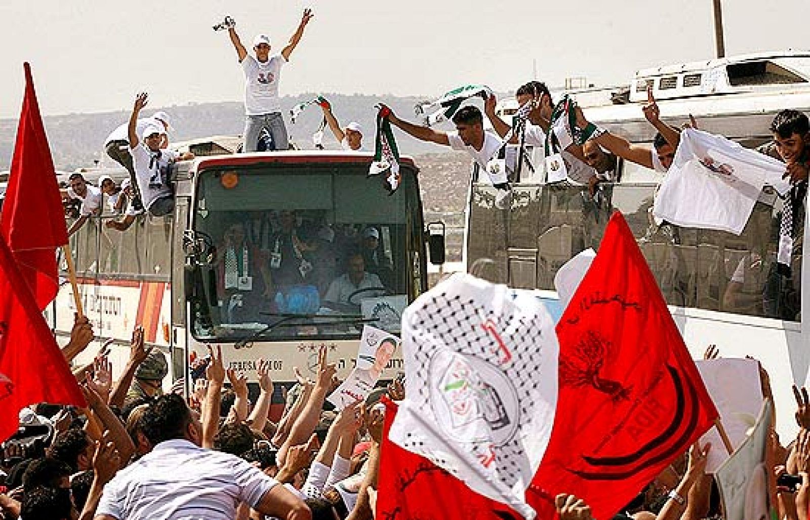 Multitudinario recibimiento a los 198 prisioneros palestinos | Ver