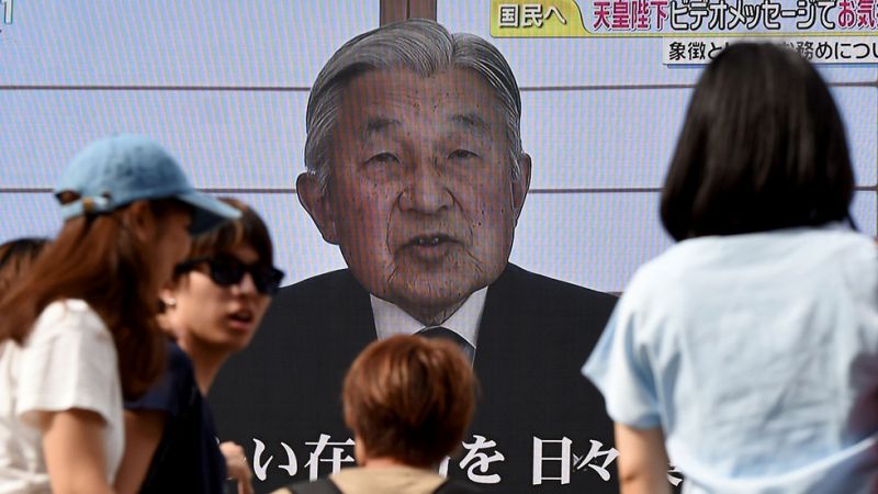 El emperador Akihito de Japón plantea su deseo de abdicar