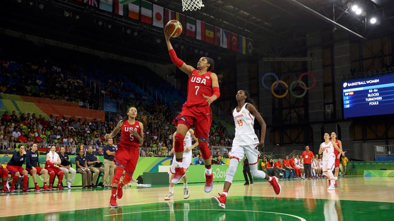 La selección española femenina de baloncesto ha perdido frente a Estados Unidos por 63 a 103 puntos, en el segundo partido que disputan en los Juegos Olímpicos de Río, un encuentro que ha estado más igualado en los dos primeros cuartos, cuando la diferencia se llegó a reducir a 13 puntos.