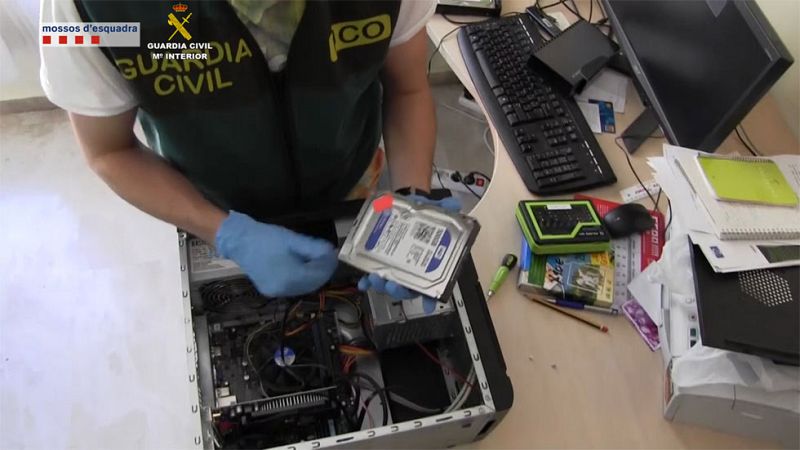 Cae una red que difundió más de un millón de fotos y vídeos de pornografía infantil