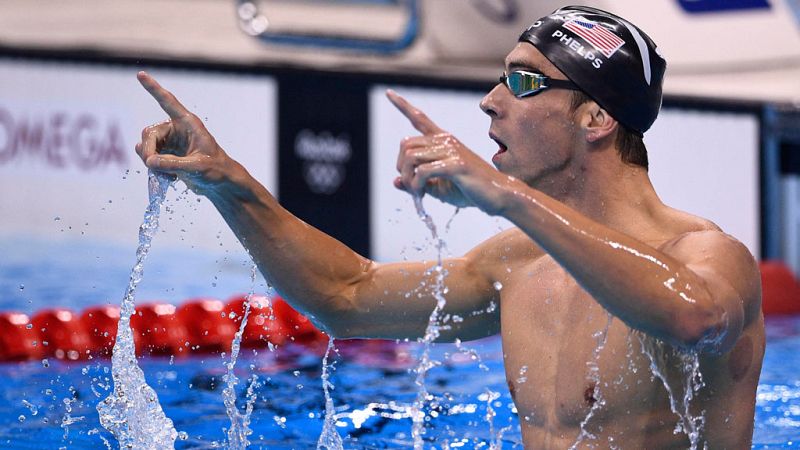 Michael Phelps recupera su trono en el 200 mariposa