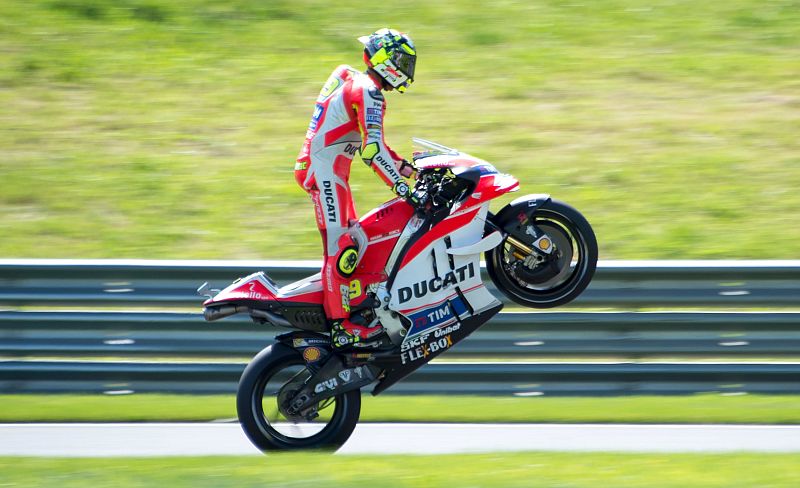 Iannone gana a Dovizioso en el doblete de Ducati en Austria