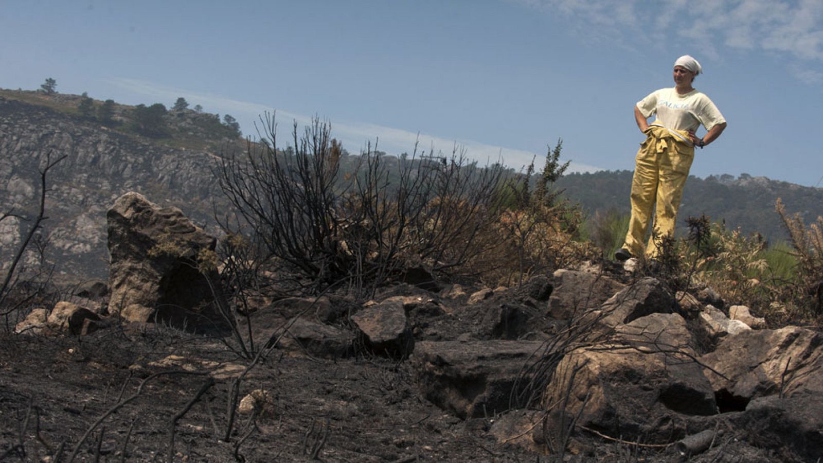 El fuego concede una tregua a Galicia aunque sigue la lucha contra un incendio en Lalín, en Pontevedra
