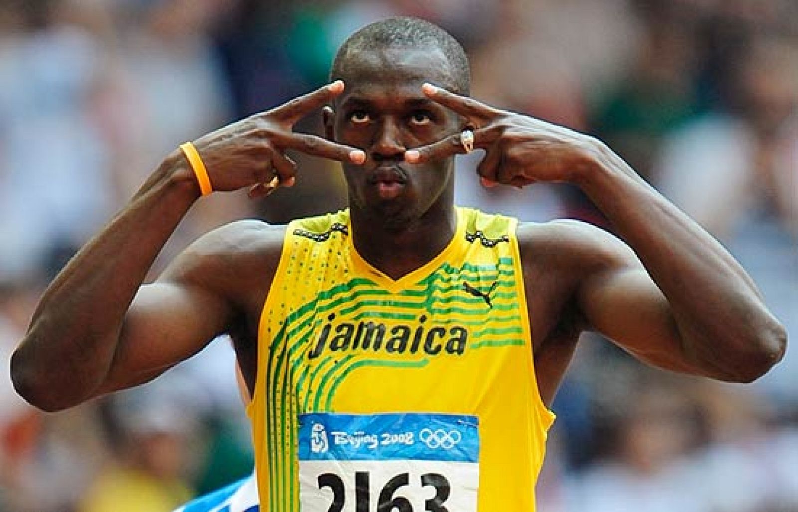 Bolt ni se despeina en los 200