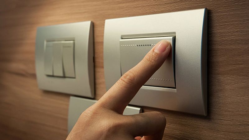 Competencia pide a las eléctricas y gasísticas que les envíe las quejas de los clientes