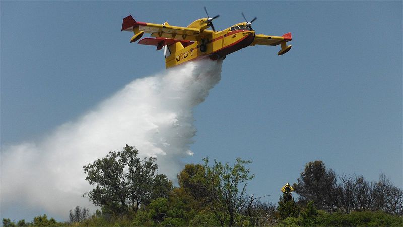 Un incendio sin control en el Valle del Jerte afecta a la reserva natural de la Garganta de los Infiernos
