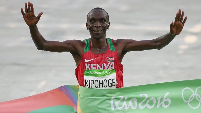 Kipchoge se consagra bajo la lluvia en el maratn olmpico