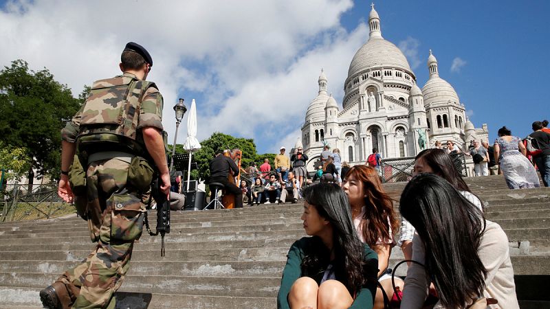 El sector turístico de París reclama un plan de rescate ante la menor afluencia de viajeros por el impacto del terrorismo