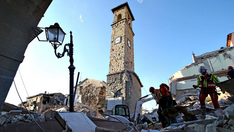 Monumentos históricos derribados por el terremoto, siglos irremplazables perdidos en un minuto