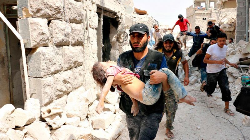 Una decena de niños muere en otro bombardeo contra la población civil en Alepo