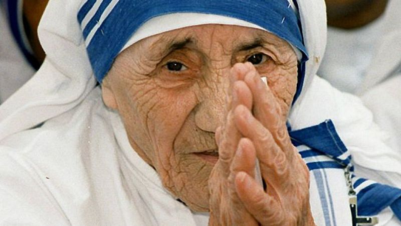 Teresa de Calcuta, oficialmente santa