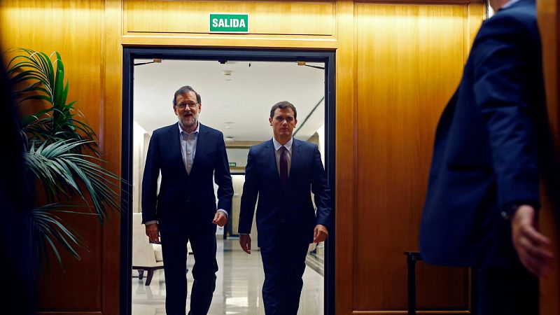 Rivera contacta con Rajoy para trasladarle su preocupación y pedirle que el PP adopte "voluntad de diálogo"