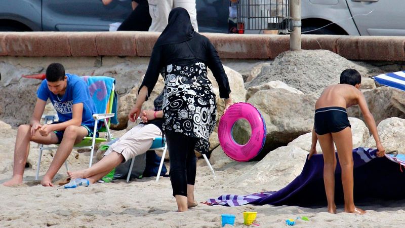 El Consejo de Estado de Francia invalida la prohibición del 'burkini' al no constatar que afecte al orden público
