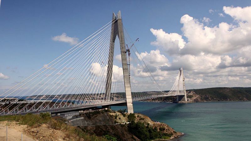 Inaugurado el tercer puente sobre el estrecho del Bósforo en Estambul, el puente colgante más ancho del mundo