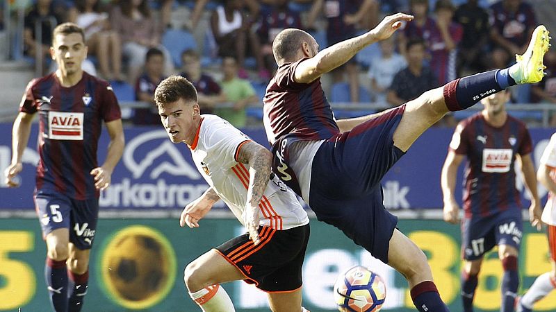 El Valencia naufraga en Eibar y la Real se desquita