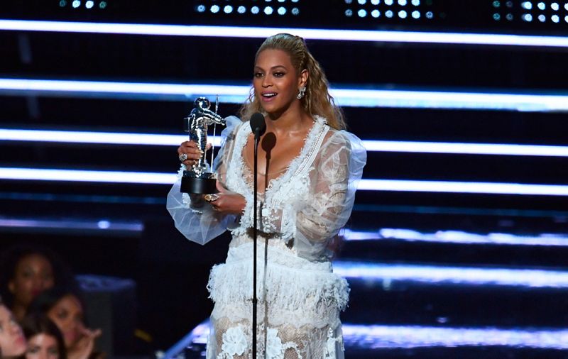 Beyoncé, reina de la gala de los MTV con cinco premios