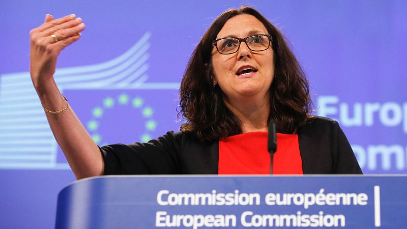 Bruselas responde al vicecanciller alemán y afirma que está preparada para cerrar el TTIP este año