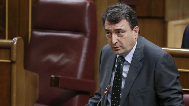 Esteban califica el discurso de Rajoy de "rancio e irresponsable" y lamenta que "no busque" el voto del PNV
