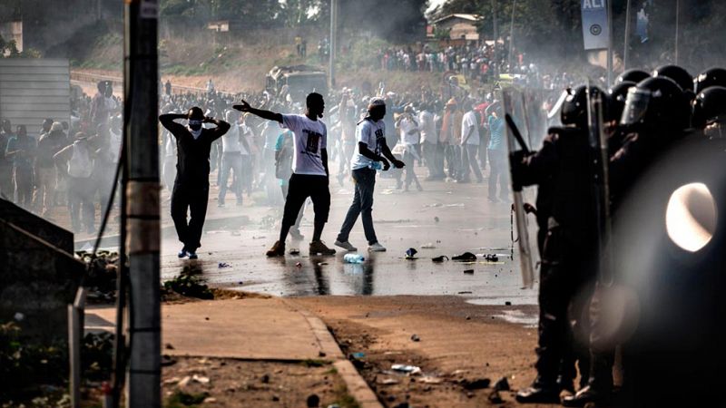 Incendian el Parlamento de Gabón en una ola de disturbios tras la polémica reelección de Ali Bongo