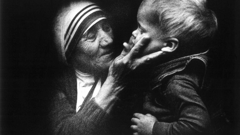 Teresa de Calcuta, una santa con luces y sombras