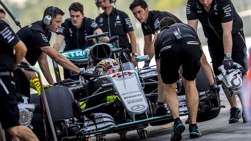 Hamilton (Mercedes), el más rápido en los segundos libres en Monza