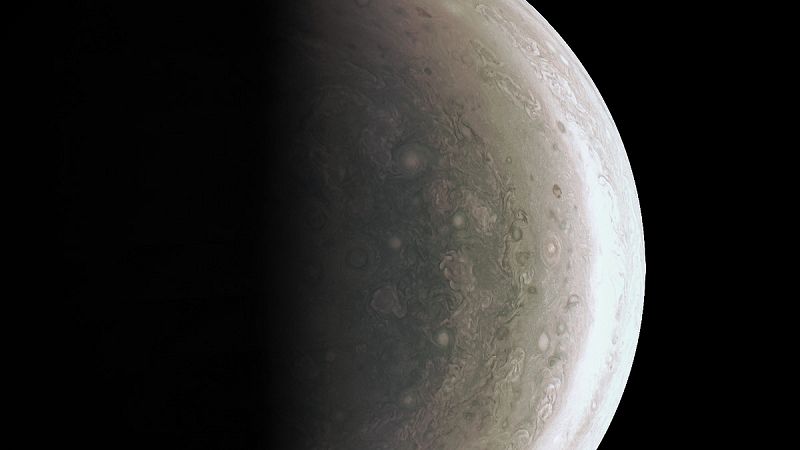 Las primeras imágenes del polo norte de Júpiter sorprenden a la NASA