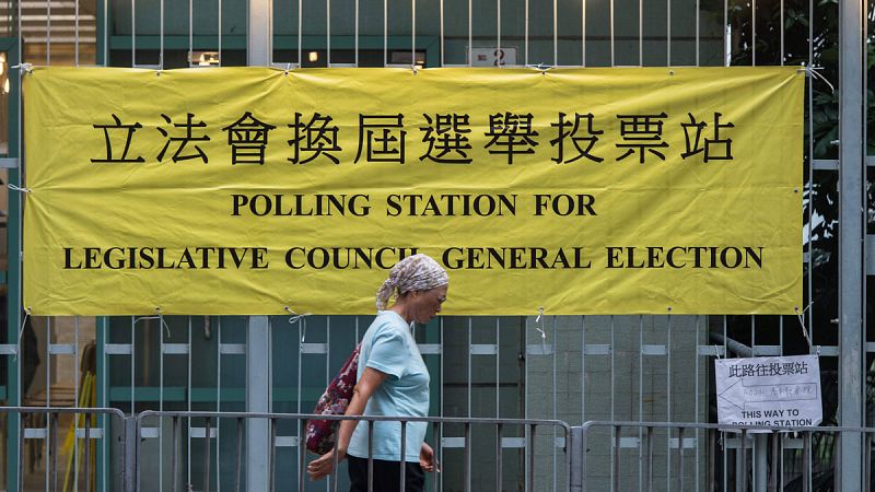 Los hongkoneses votan en los primeros comicios tras las protestas de 2014