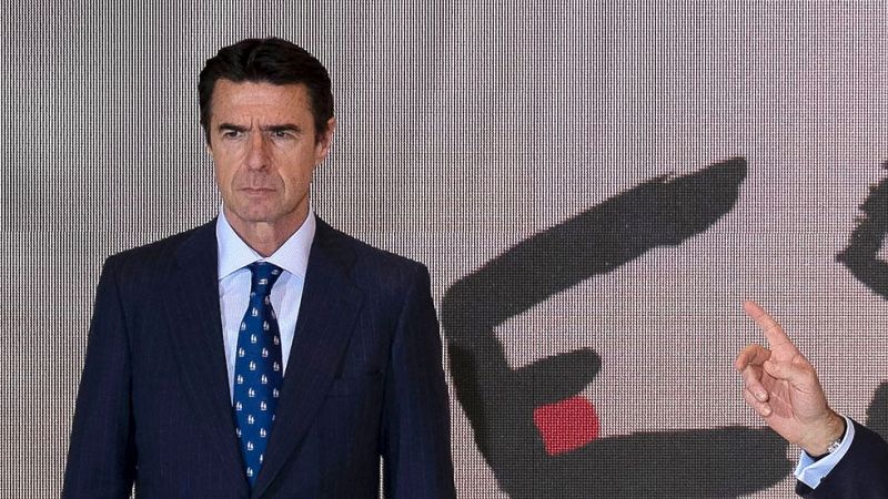 Rajoy defiende a Soria ante las críticas del propio PP: "Es funcionario y como tal ha participado en un concurso"