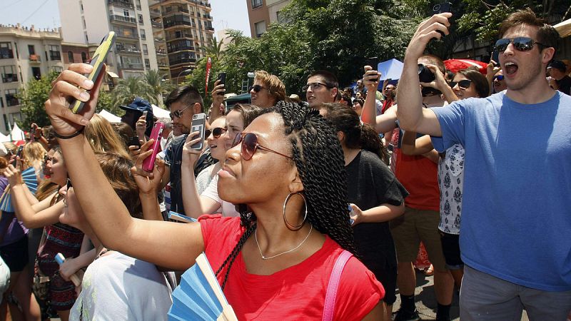 Bruselas plantea que los operadores puedan limitar a 90 días al año la tarifa sin coste de 'roaming' para evitar abusos