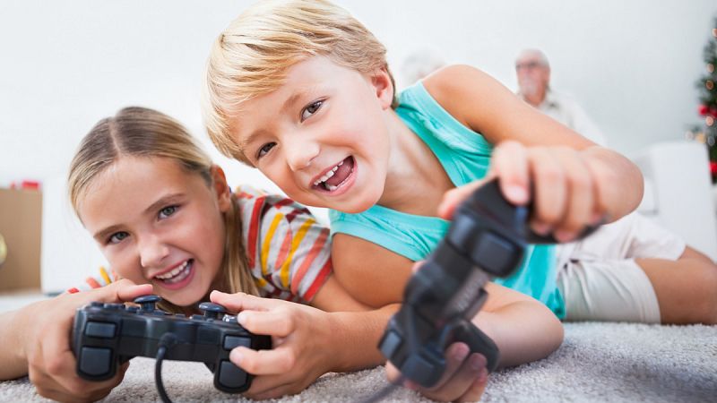 Dos horas de videojuegos semanales son beneficiosas, nueve causan problemas de salud