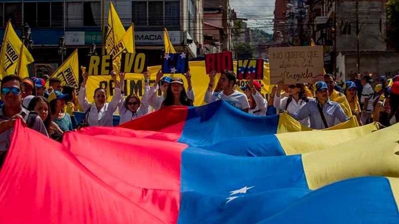 Oposición y simpatizantes de Maduro se echan a las calles de Venezuela