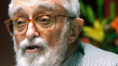 Documentos RNE - José Luis Sampedro, el humanista galante - 10/09/16 - escuchar ahora