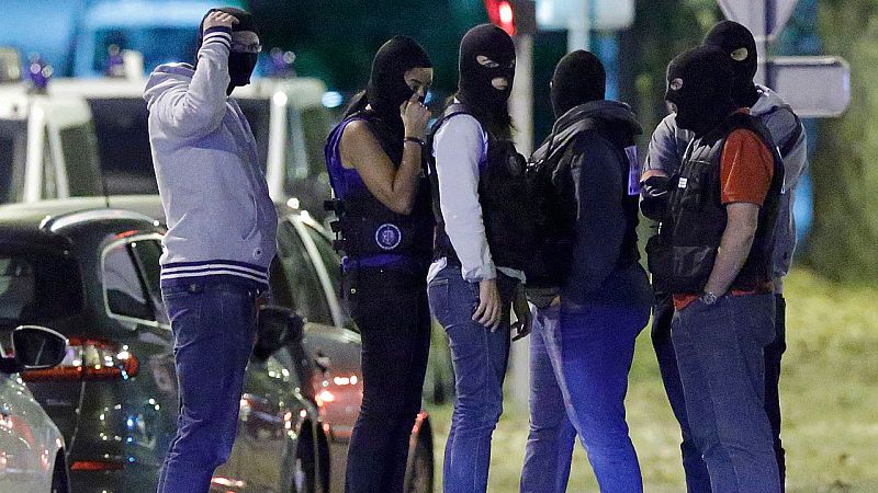Desarticulada en Francia una red de mujeres dirigida por el Estado Islámico que preparaba ataques "inminentes"