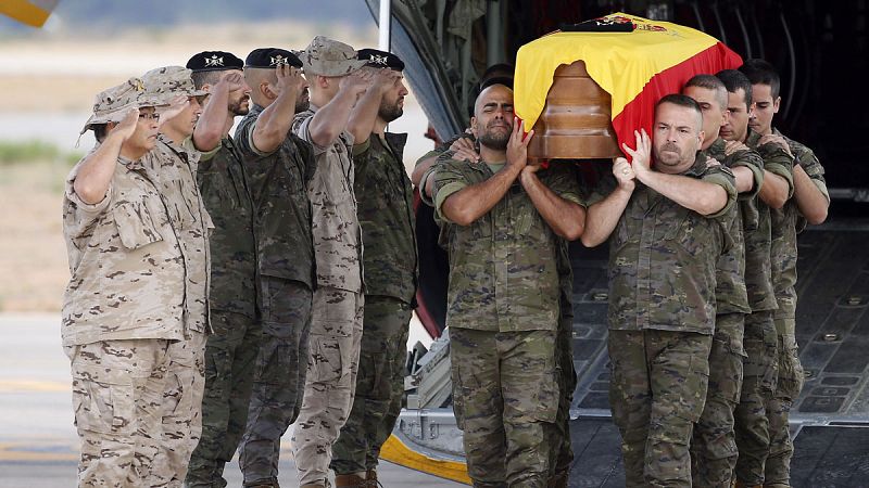 Emotivo adiós en el cuartel de Marines al soldado español muerto en Irak