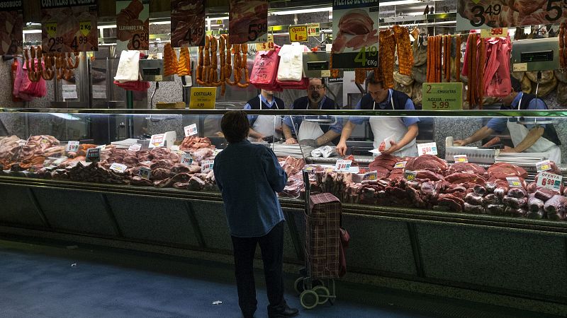Los precios bajan un 0,1% en agosto y reducen su caída cinco décimas respecto a julio
