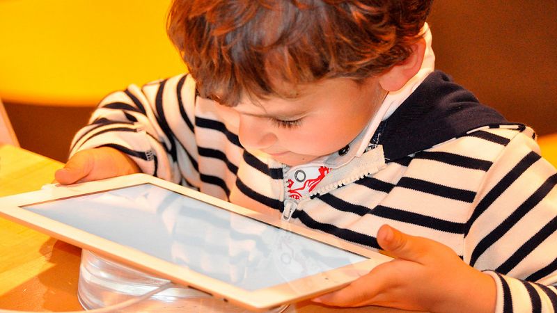 El 54% de padres ve internet como segura para sus hijos con unas pautas básicas