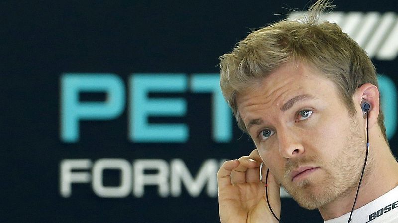 Rosberg, a la caza de Hamilton en la noche de Singapur