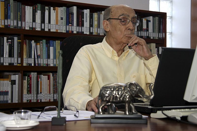 Saramago regresa recuperado de su enfermedad con 'El viaje del elefante'