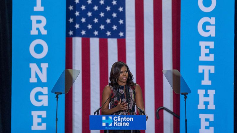 Michelle Obama hace campaña a favor de Hillary Clinton