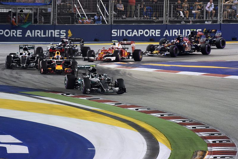 Rosberg recupera el liderato del Mundial al ganar en Singapur
