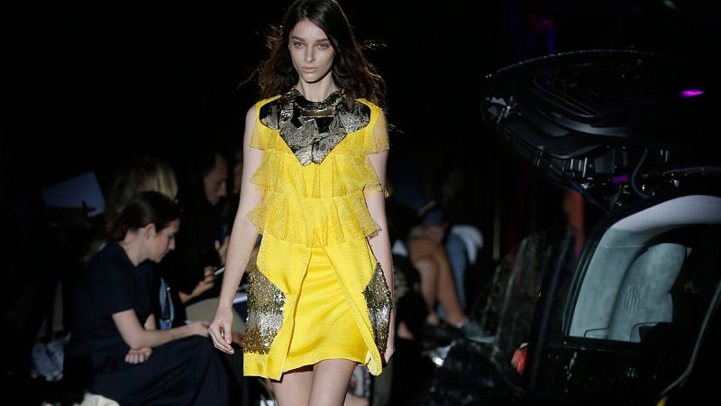 Alvarno, puntadas de vida y color