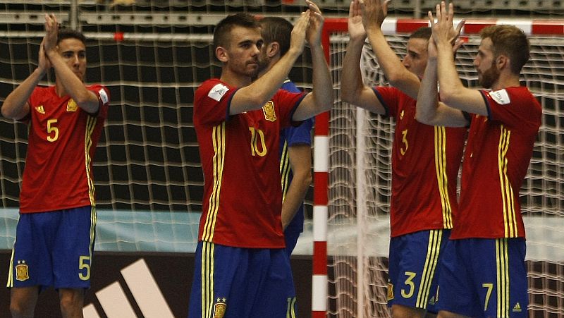 España se clasifica para octavos con pleno de victorias