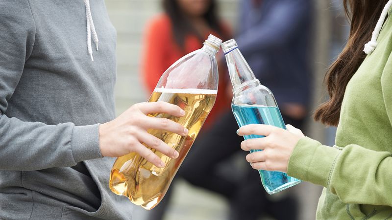 Beber alcohol en la pubertad se asocia con alteraciones psicológicas futuras