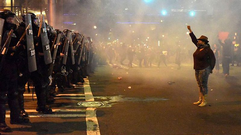Estado de emergencia en Charlotte tras una nueva noche de disturbios