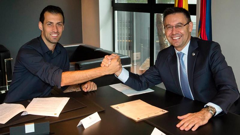 Busquets firma su ampliación de contrato con el Barça hasta 2021