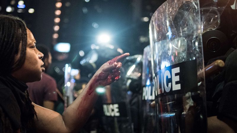 La Policía de Charlotte anuncia mano dura contra los disturbios y pide ayuda al Ejército