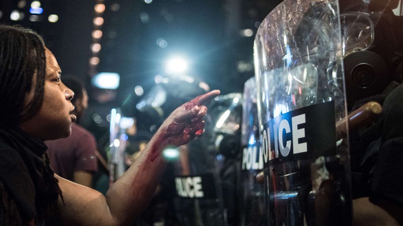 La Policía de Charlotte anuncia mano dura contra los disturbios y pide ayuda al Ejército